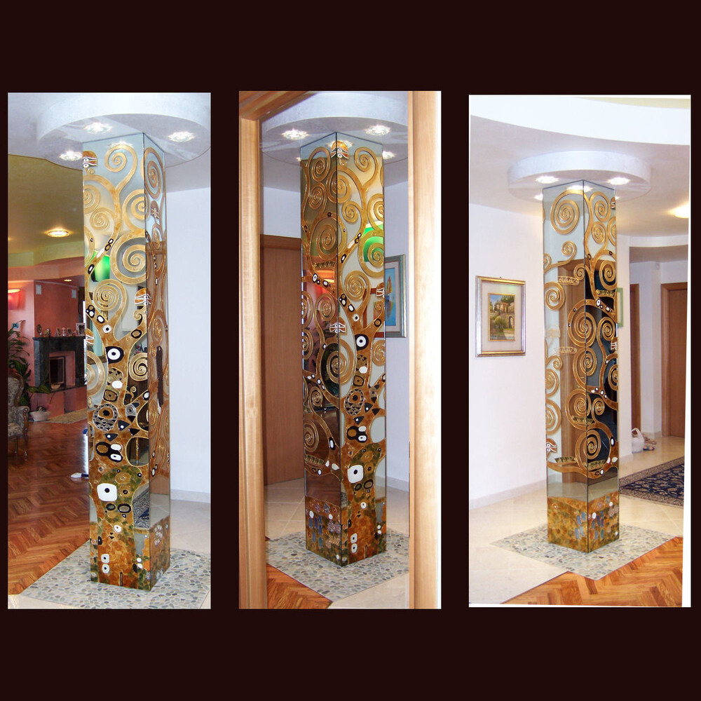 Pilastro con specchi decorativi
